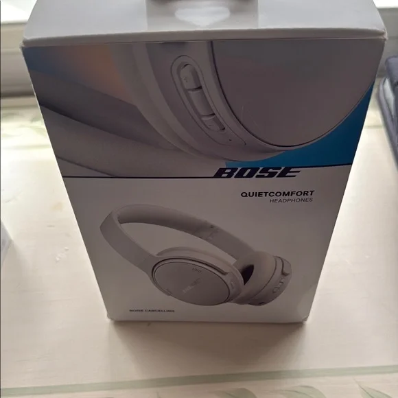 Bose White On-Ear Headphones with Noise Cancelling - Picture 3 of 4